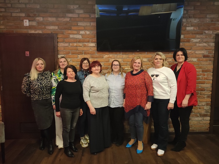 ZAJEDNO SAVLADAVAMO IZAZOVE U POSLOVANJU